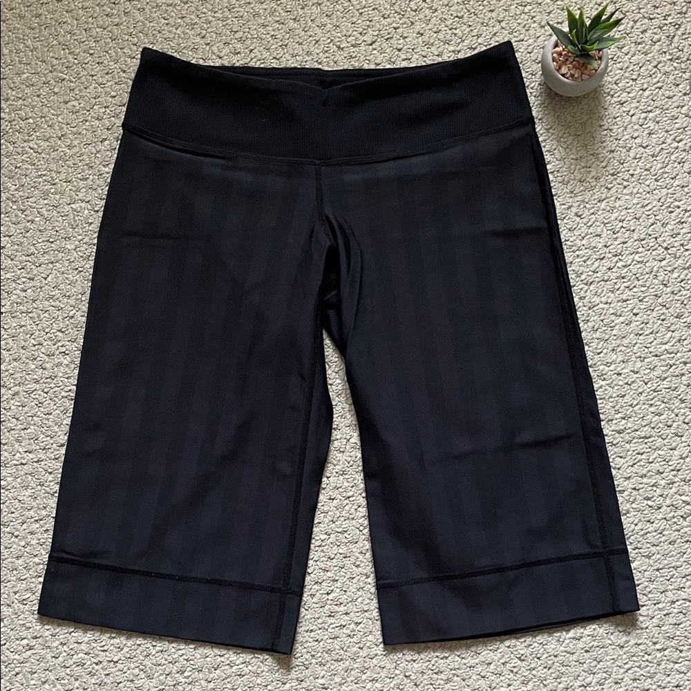 Lululemon clam diggers tuxedo stripe